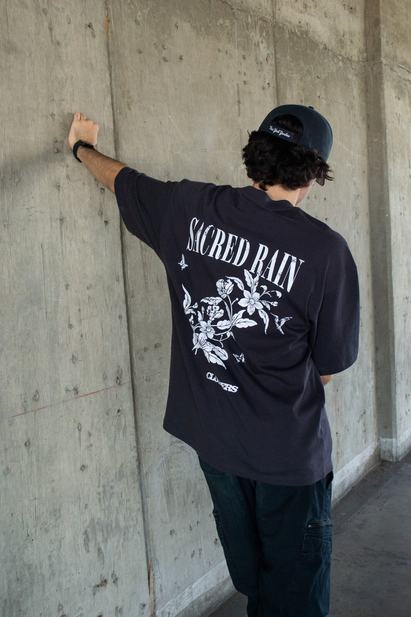 SACRED RAIN TEE GRAY